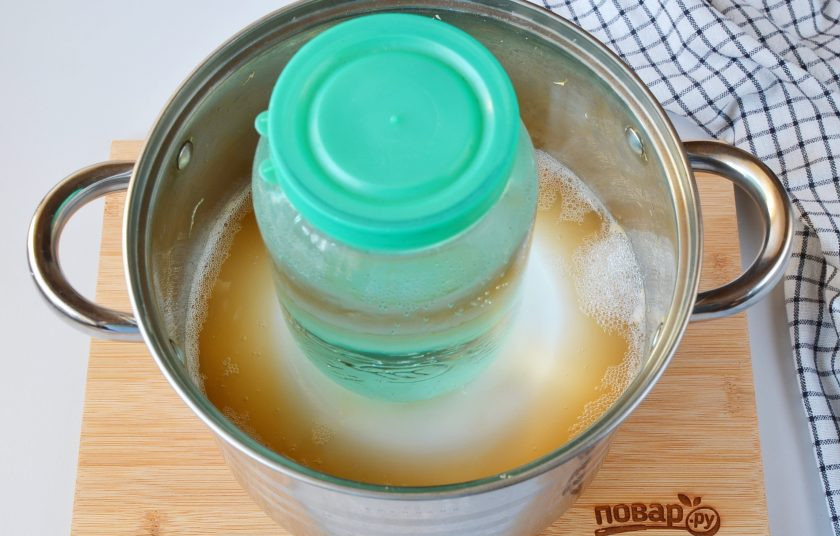 1. Этап. Квашеная капуста на зиму: Моя капуста стояла у плиты, поэтому через 3 дня была уже готова.