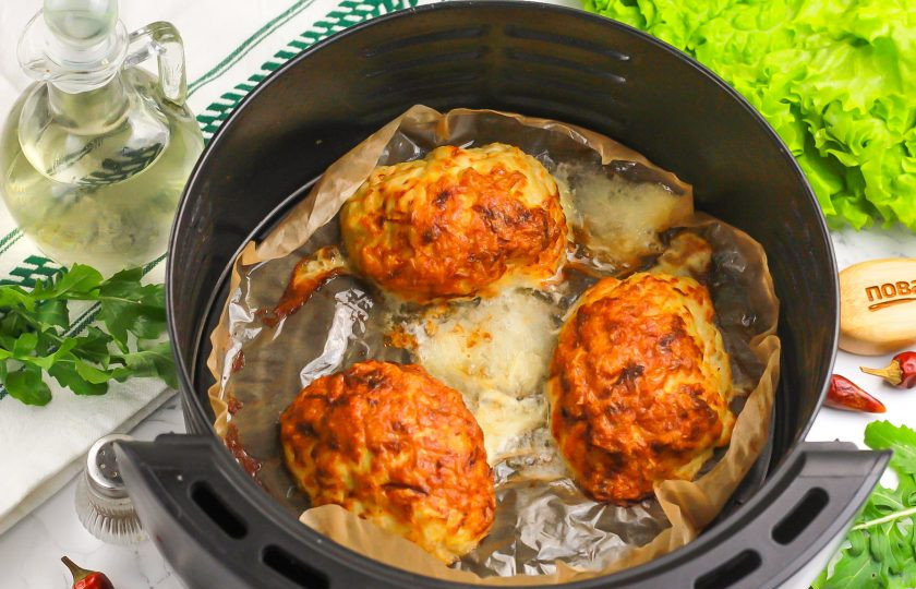 1. Этап. Куриные котлеты в аэрогриле: Запеките при 180 градусах примерно 20-25 минут в зависимости от величины котлет.