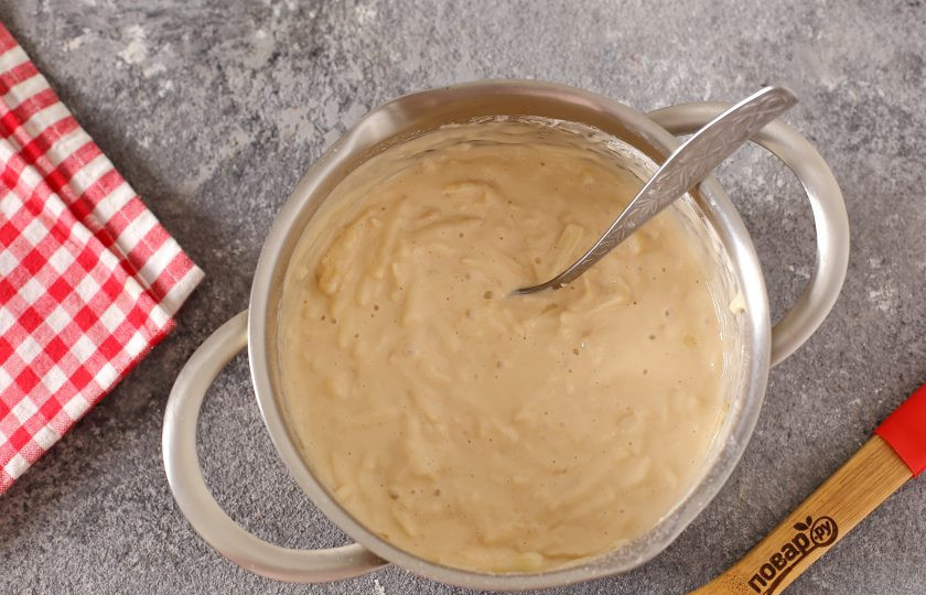 1. Этап. Оладьи на ряженке с яблоками: Перемешайте все еще раз.