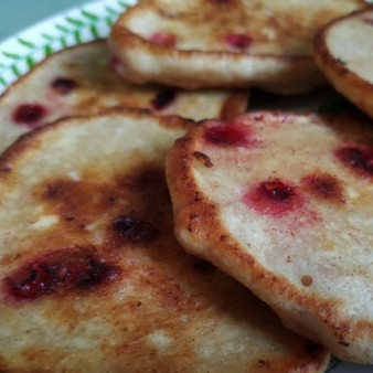 Оладьи с рикоттой и брусникой