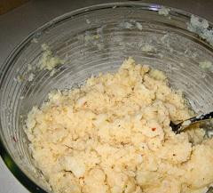 1. Этап. Котлеты из цветной капусты: Хорошенько перемешиваем. Смесь должна получиться густоватой - тогда котлеты будут хорошо лепиться.