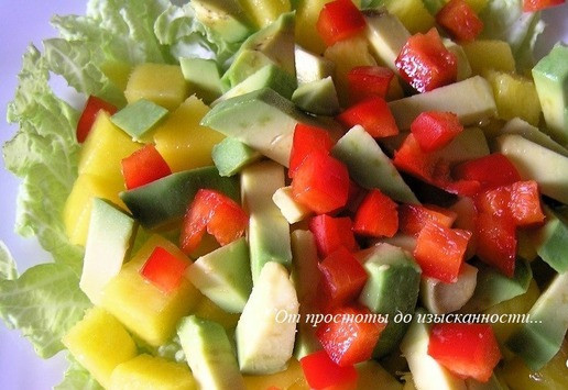 1. Этап. Салат с манго и авокадо: Затем кубиками нарезанный сладкий перец.