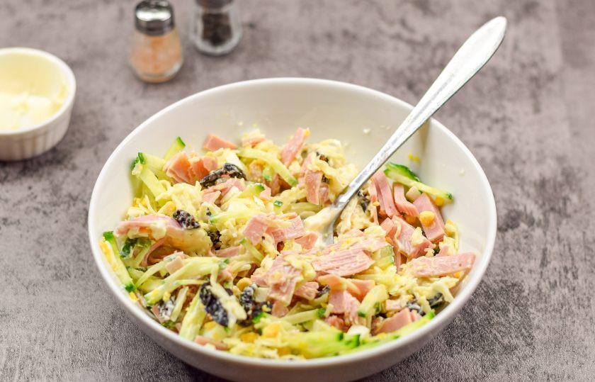 1. Этап. Салат Марианна: Перемешайте все ингредиенты и подавайте салат к столу.