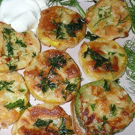 1. Stage. Zucchini in garlic batter: Serve garnished with chopped herbs.