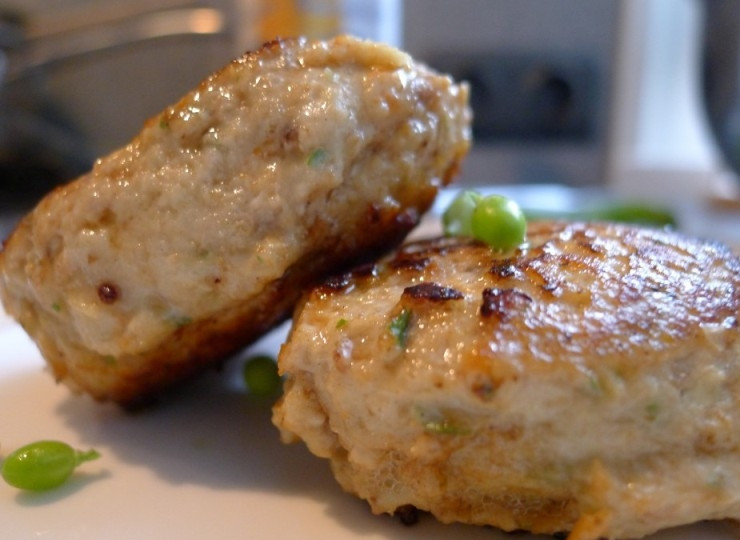 1. Этап. Сочные куриные котлеты: Готовые котлетки действительно получаются невероятно вкусные и сочные и отлично сочетаются с любым гарниром. Приятного вам аппетита!