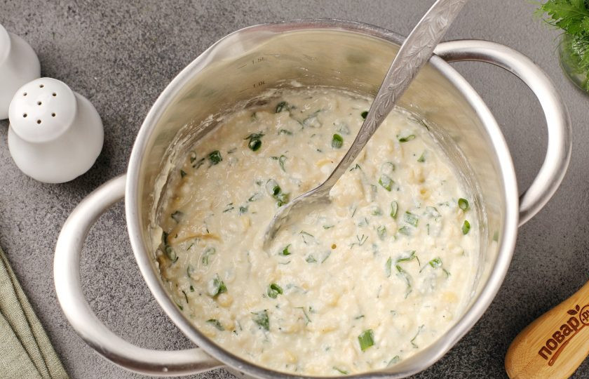 1. Этап. Творожные лепёшки с сыром и зеленью: Перемешайте. Тесто готово.