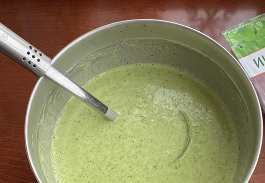 1. Этап. Шадлав: Влейте воду, перемешайте и напеките блины.