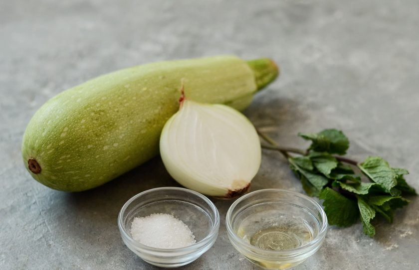 1. Этап. Кабачковая икра с мятой: Подготовьте все ингредиенты.