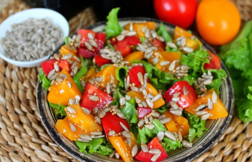 1. Этап. Салат с помидорами и горчицей: Салат с помидорами и горчицей готов. Ешьте на здоровье!