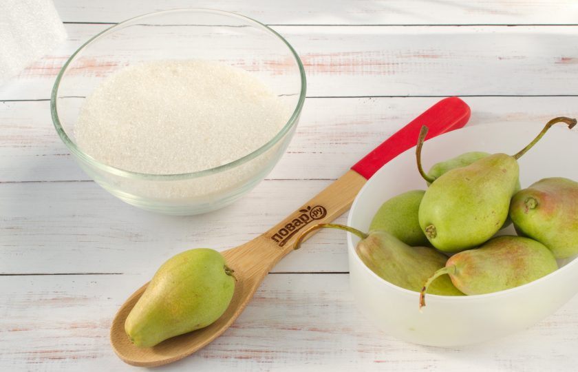 1. Этап. Варенье из зеленых груш: 1. Подготовьте все ингредиенты. Груши вымойте.