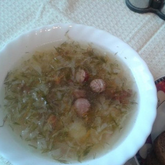 Суп с квашеной капустой и копченостями