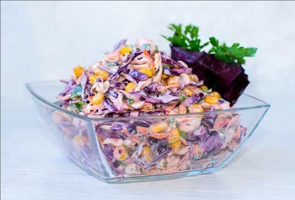 1. Stage. Coleslaw salad: Let the salad stand in the refrigerator for 2 hours, and then serve.