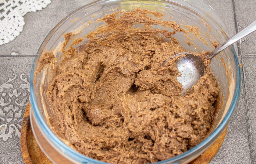 1. Этап. Льняной кето-хлеб: Перемешайте, чтобы тесто получилось без комочков.