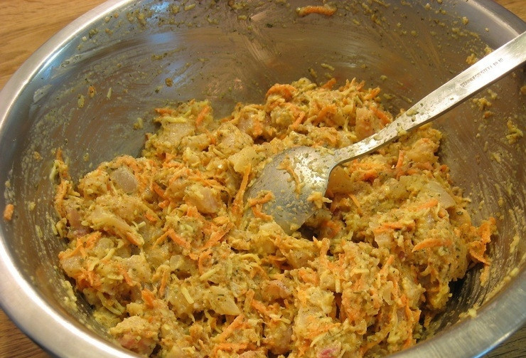 1. Этап. Котлеты из тилапии: Тщательно перемешиваем.