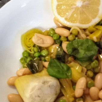 Овощное рагу с артишоками и фасолью