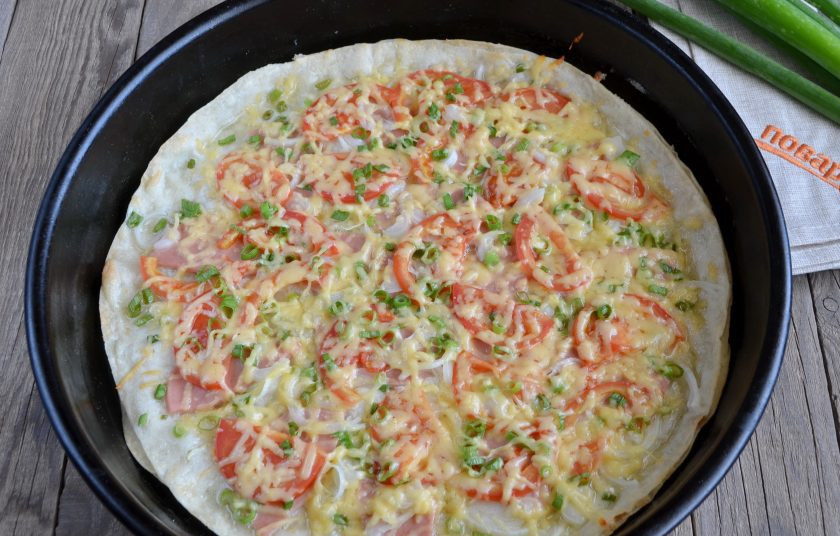 1. Этап. Пицца на лаваше в духовке: Пицца на лаваше в духовке готова! Угощайтесь!