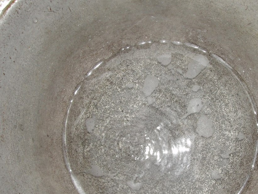 1. Этап. Тесто на эклеры: 1. Сразу нужно вскипятить воду в глубокой емкости.