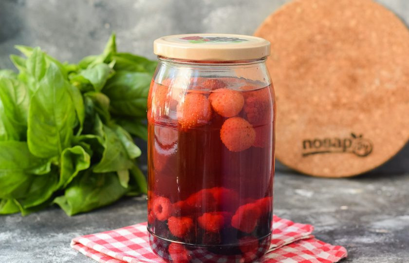 1. Этап. Компот из клубники, малины и смородины на зиму: Удачных заготовок!