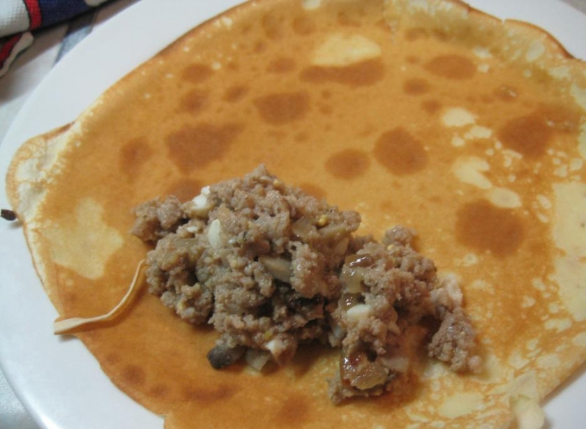 1. Этап. Мясная начинка для блинчиков: 5. Мясная начинка для блинчиков в домашних условиях готова. Ее можно выкладывать на блинчики и аккуратно их заворачивать.