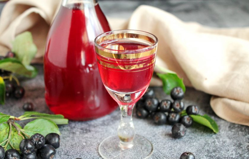 1. Этап. Вино из листьев вишни и черноплодной рябины: Приятного употребления!