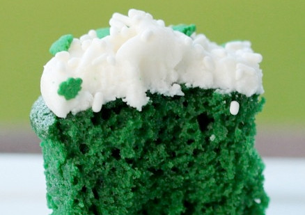 1. Этап. Капкейки на девичник: 8. Вот и весь секрет, как приготовить капкейки на девичник. Цветные, воздушные, сделанные с любовью - настоящее объедение.