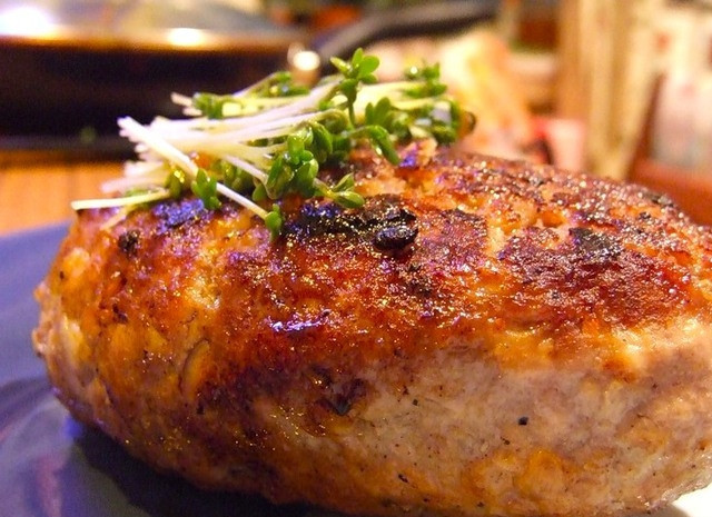 1. Этап. Сочные котлеты из фарша: Или, запанировав в муке, обжарить с двух сторон в масле. Приятного аппетита!