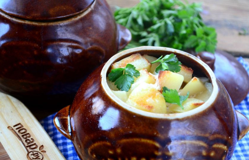 1. Этап. Охотничьи колбаски с картофелем и шампиньонами в горшочках: Охотничьи колбаски с картофелем в горшочках готовы. Кушайте с удовольствием!