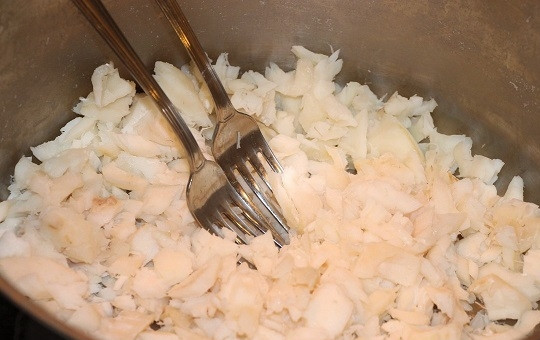 1. Этап. Норвежская запеканка с рыбой и макаронами: 3. Чуть остудите и измельчите.