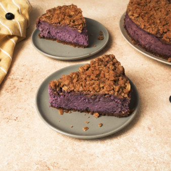 Blueberry Crisp Cheesecake