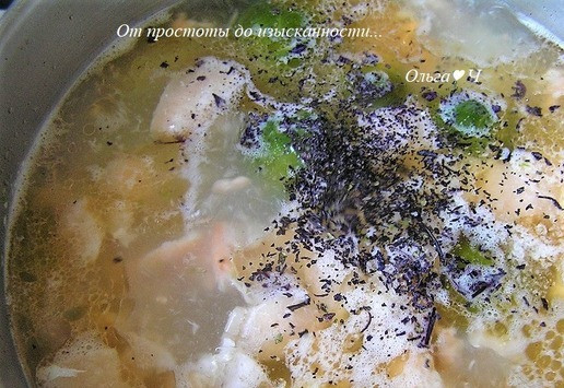 1. Этап. Суп с лососем и брюссельской капустой: Варите еще около 10 минут, всыпьте базилик, посолите, поперчите.