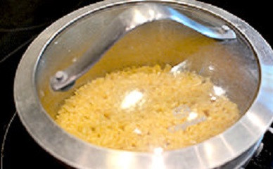 1. Этап. Соус под рис: 2. Параллельно нужно поставить вариться рис.