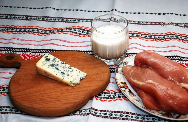 1. Этап. Куриное филе под сливочным соусом: Подготовьте ингредиенты.