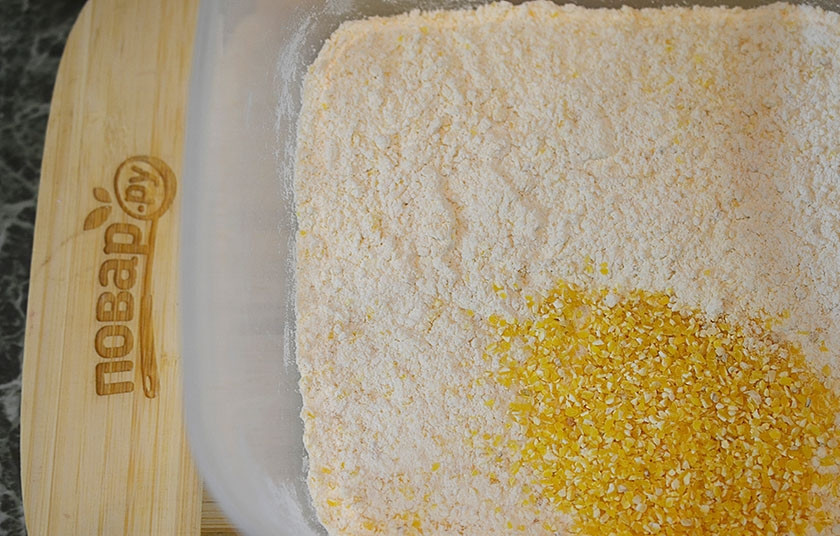 1. Этап. Курочка фри целиком: 3. Смешайте крупы и муку.