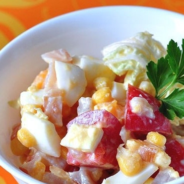 1. Этап. Салат с копченой куриной грудкой: Салат с копченой куриной грудкой готов! Приятного аппетита.