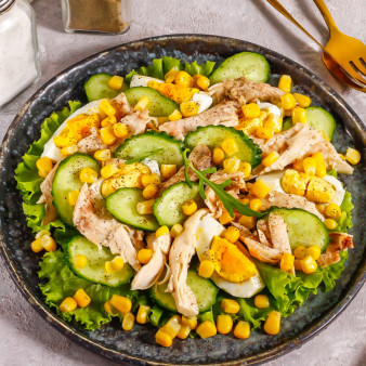 ПП салат с курицей и кукурузой