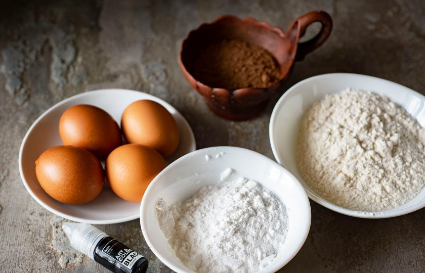 1. Этап. Черный бисквит: Все ингредиенты сразу выложите на стол.