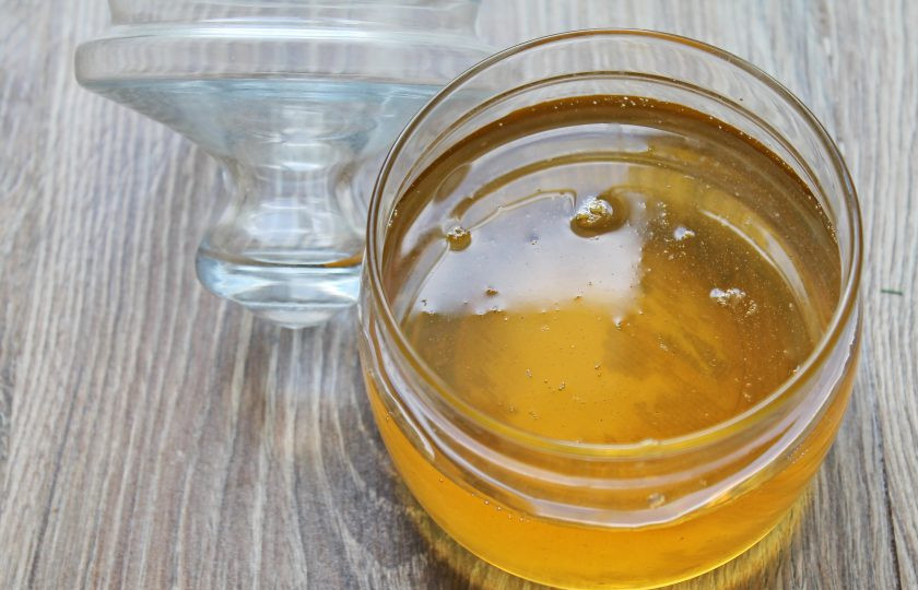 1. Этап. Варенье из мяты с лимоном: Разлейте варенье из мяты с лимоном по стерилизованным, сухим банкам и закройте.