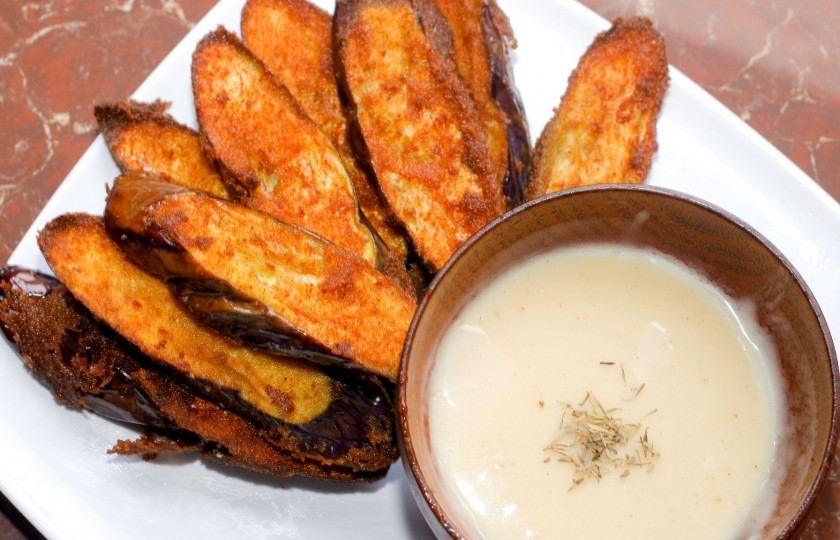 1. Этап. Баклажаны фри: Подавайте баклажаны фри с вашим любимым соусом.