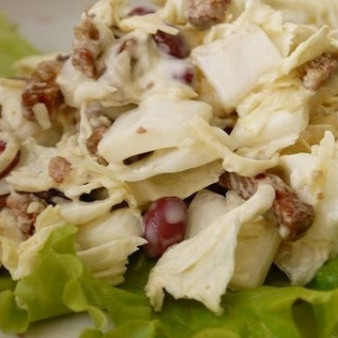 Салат с пекинской капустой и сухариками