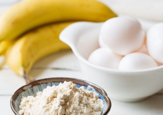 1. Этап. Банановые оладьи на кокосовой муке: 1. Вот таком минимум ингредиентов нам понадобится.