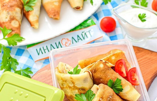 1. Этап. Блины-треугольники с фаршем: А можно взять с собой на работу или на учёбу. Приятного аппетита!