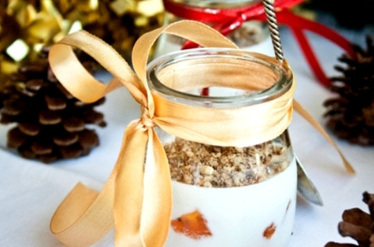 1. Этап. Панна-котта диетическая: Поставьте панна-коту в холодильник на 5 часов. При подаче украсьте десерт измельчёнными орехами и корицей. Приятной дегустации!