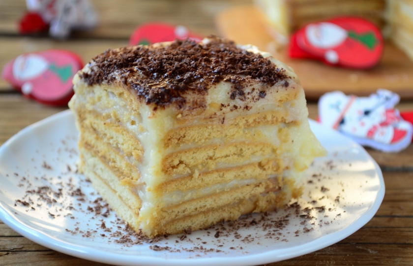 1. Этап. Торт из печенья с заварным кремом: Готовому тортику дайте несколько часов пропитаться. Приятного чаепития!