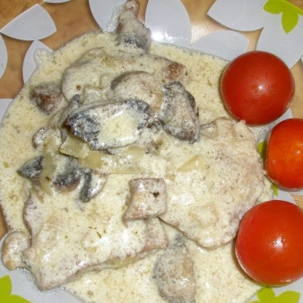 Телятина, тушеная в сметане