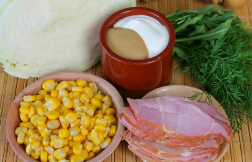 1. Этап. Салат с кукурузой, капустой и колбасой: Подготовим ингредиенты.