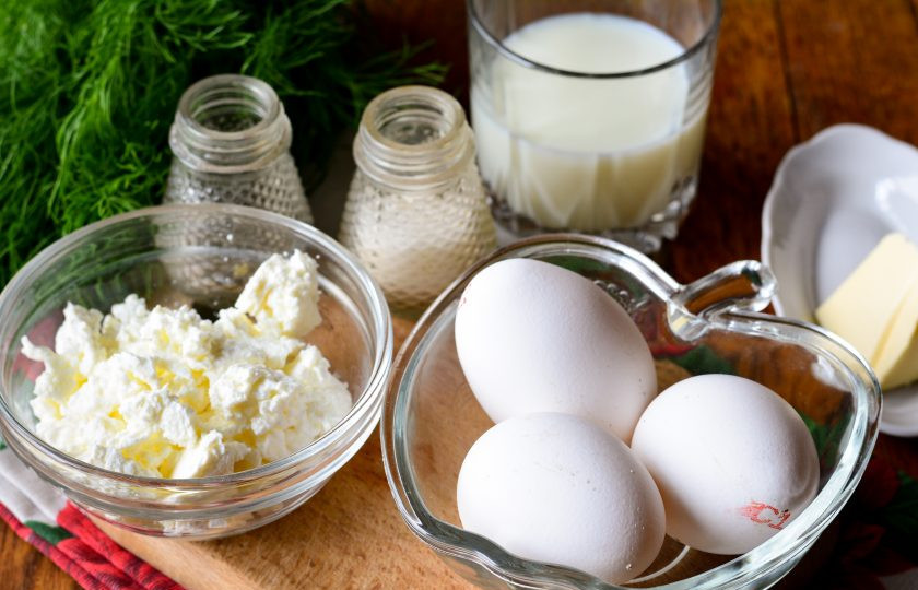 1. Этап. Омлет с творогом в духовке: Подготовьте ингредиенты.