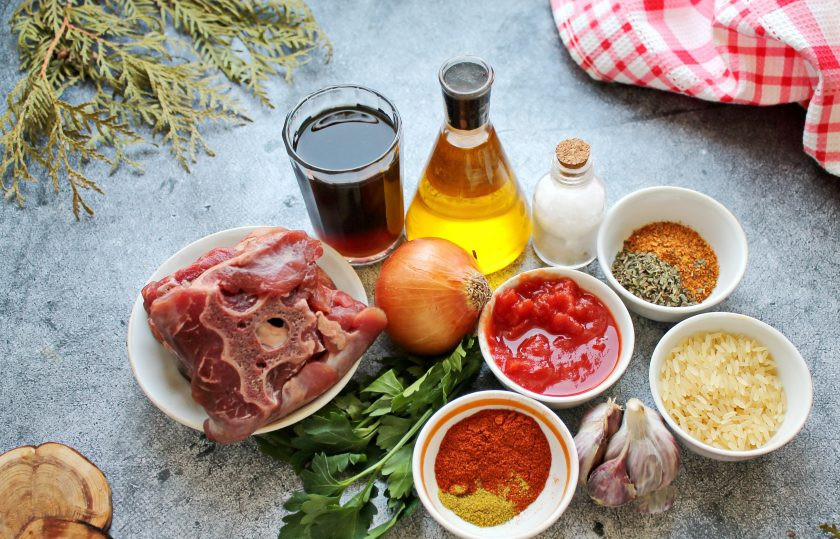 1. Этап. Харчо с гранатовым соком: Подготовьте все необходимые ингредиенты для приготовления Харчо с гранатовым соком.