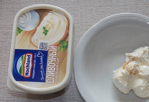 1. Этап. Фаршированные яблоки с сыром: Добавить плавленный сыр.