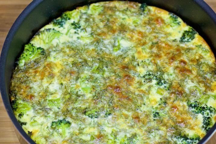 1. Этап. Фриттата с семгой и брокколи: 9. Выпекайте фриттату в разогретой духовке до 230-240 градусов 30-40 минут до румяной корочки.