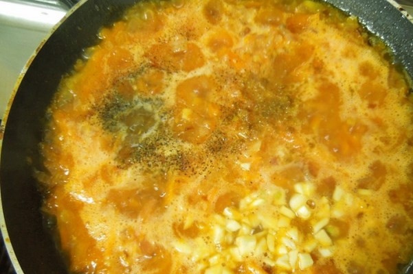 1. Этап. Суп из филе пангасиуса: Не забудьте еще специи положить, можно добавить прованские травы.